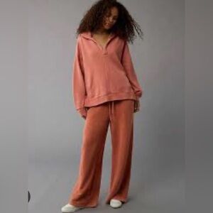 American Eagle Outfitters Coral V-Neck Seriously Lived In Pullover